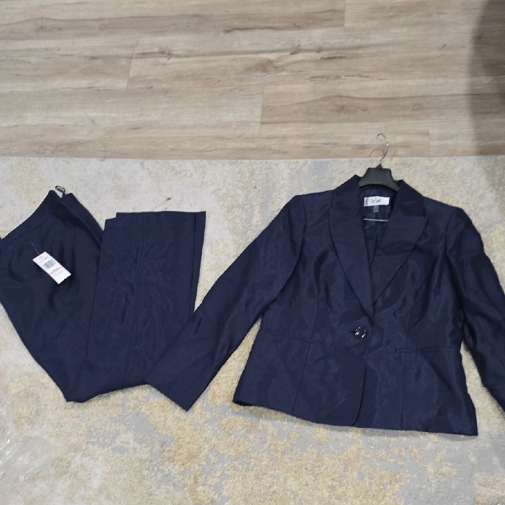 Le Suit Navy Women's Suit Set